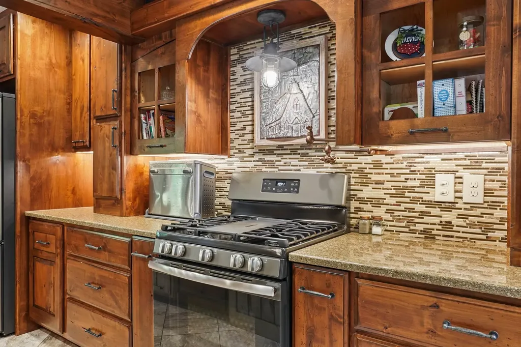 2317 S Frederick Avenue Oelwein IA 50662