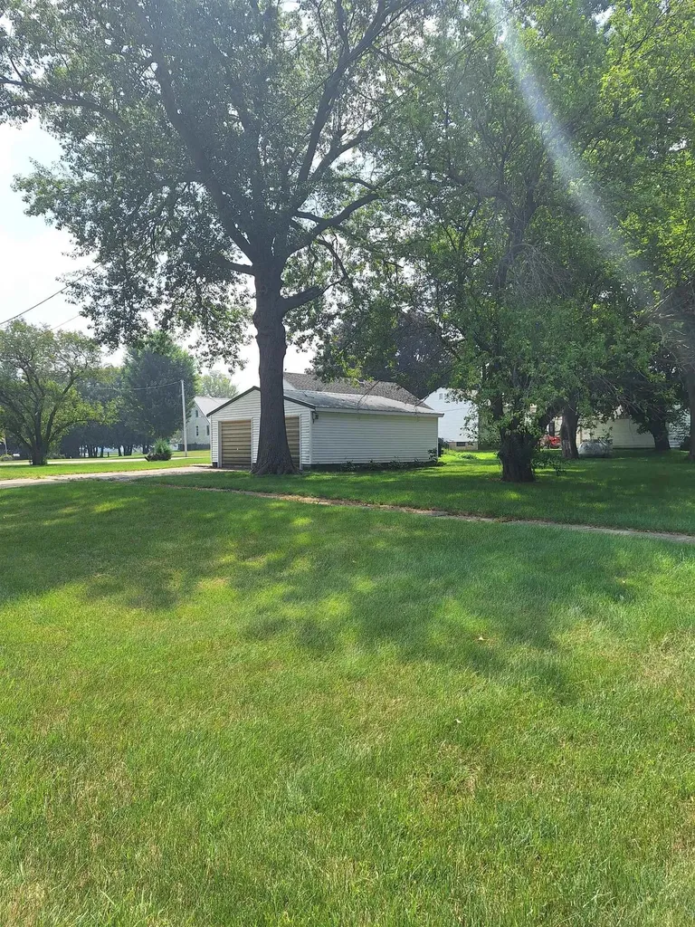 204 E Main Street Lincoln IA 50652