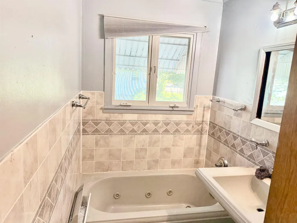 2903 Niles Street Waterloo IA 50703