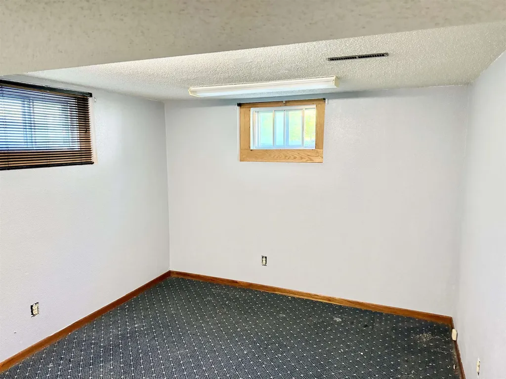 2903 Niles Street Waterloo IA 50703