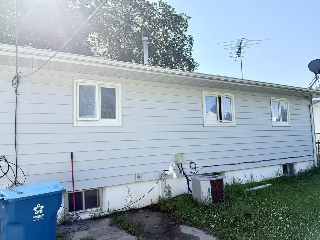2903 Niles Street Waterloo IA 50703