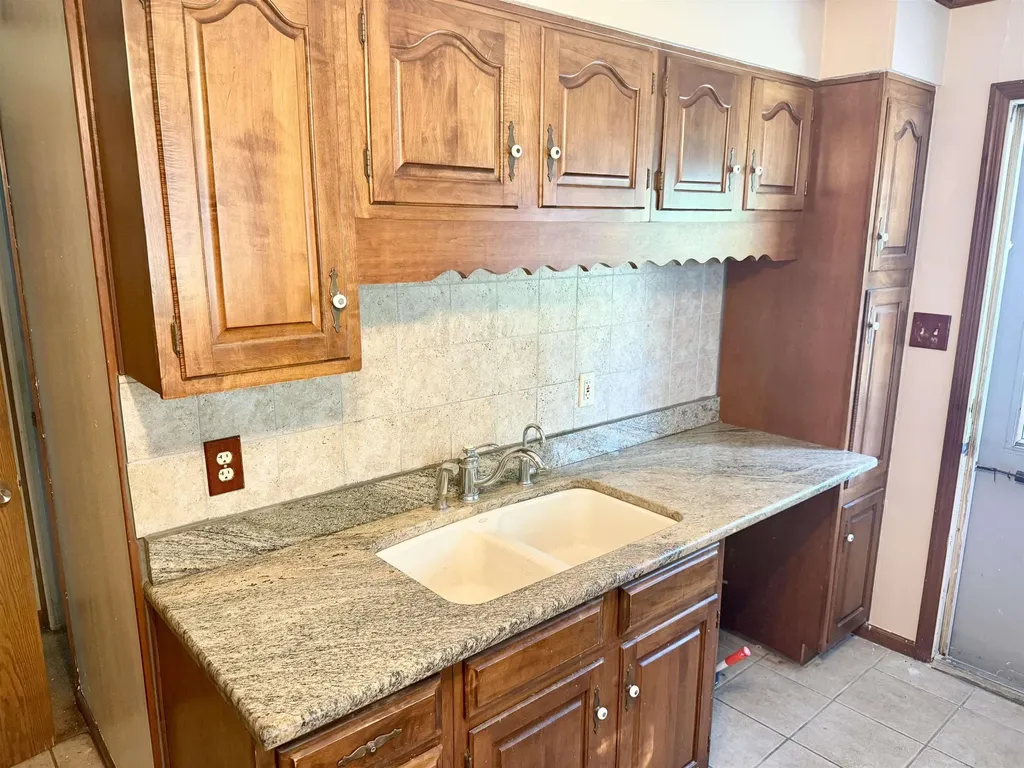 2903 Niles Street Waterloo IA 50703