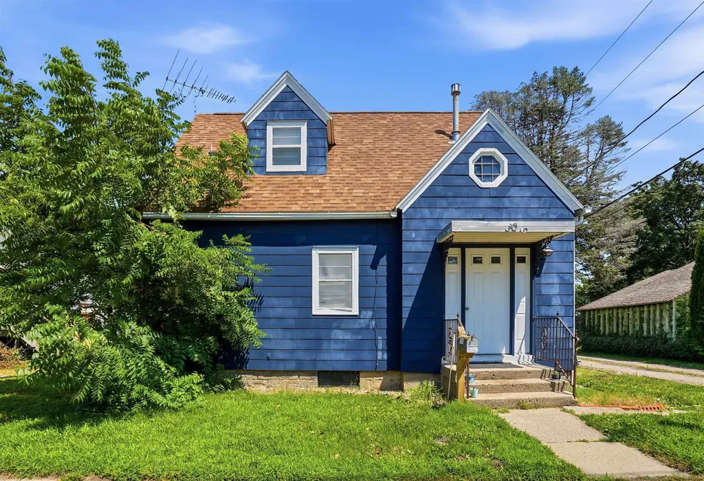 309 SE 1st Street Waverly IA 50677