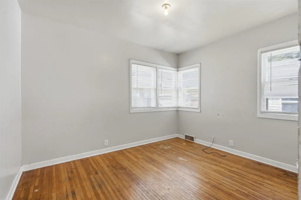 309 SE 1st Street Waverly IA 50677