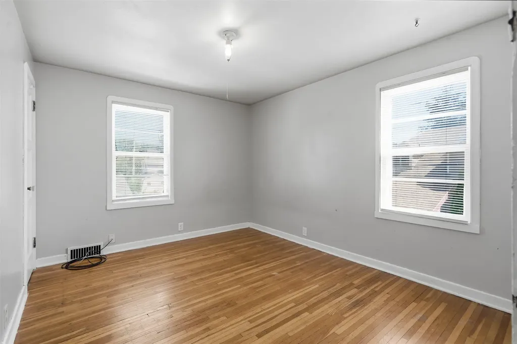 309 SE 1st Street Waverly IA 50677