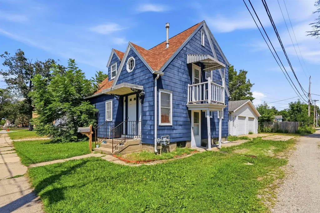 309 SE 1st Street Waverly IA 50677