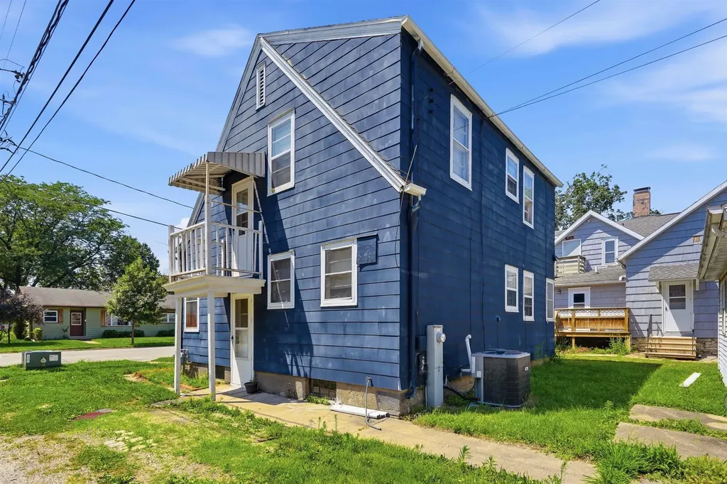 309 SE 1st Street Waverly IA 50677