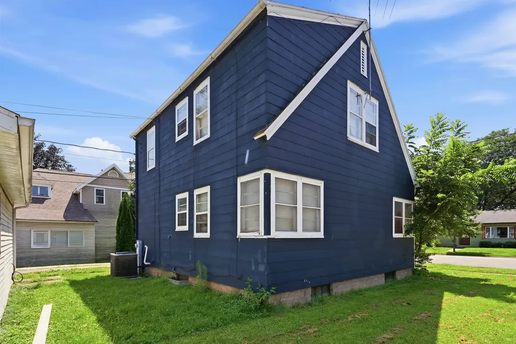 309 SE 1st Street Waverly IA 50677