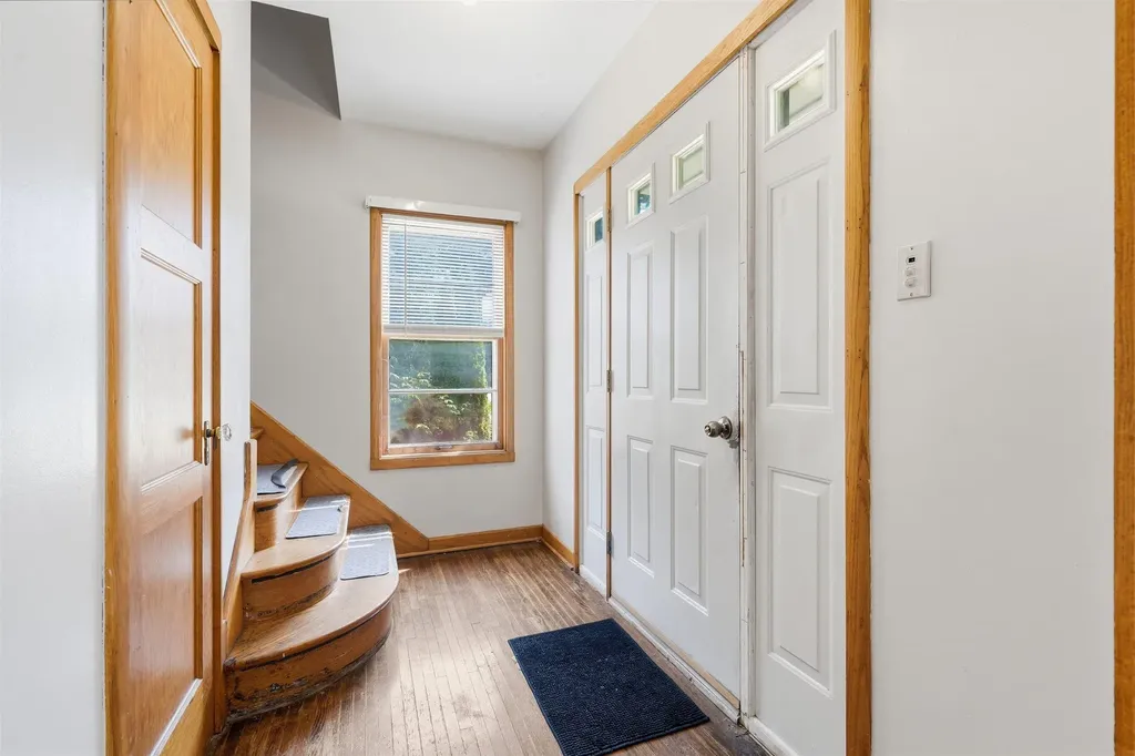 309 SE 1st Street Waverly IA 50677