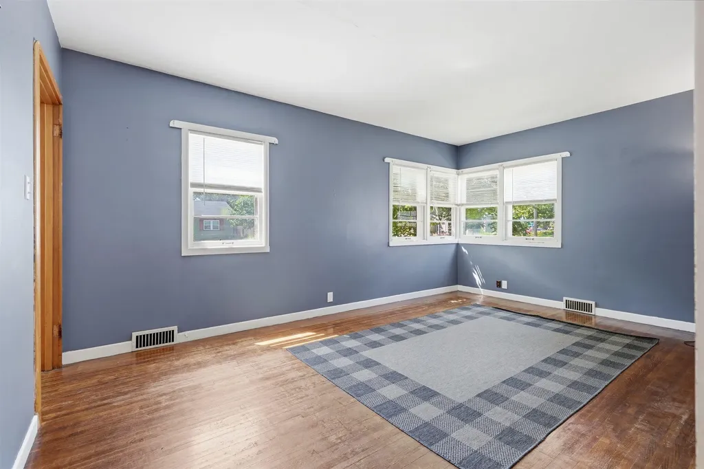 309 SE 1st Street Waverly IA 50677