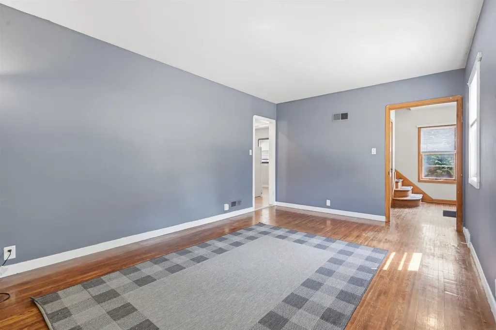 309 SE 1st Street Waverly IA 50677