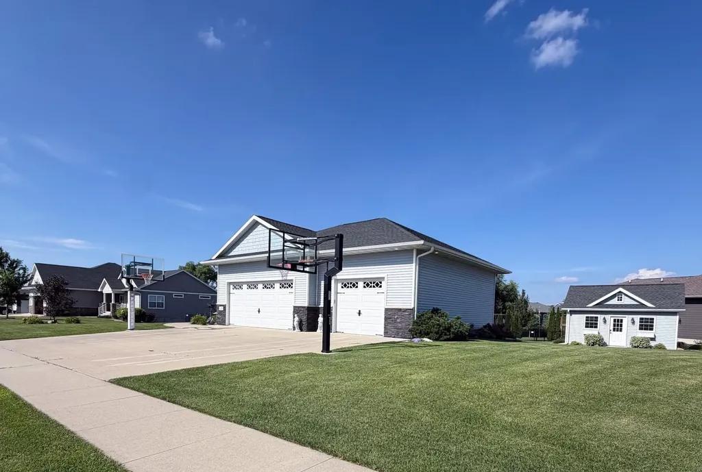 4828 Ironwood Drive Cedar Falls IA 50613