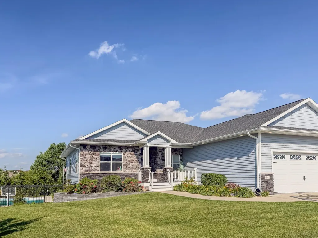 4828 Ironwood Drive Cedar Falls IA 50613