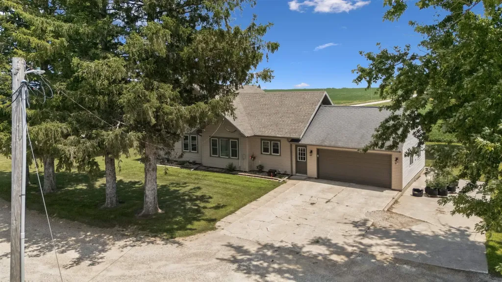 30364 250th Street Eldora IA 50627
