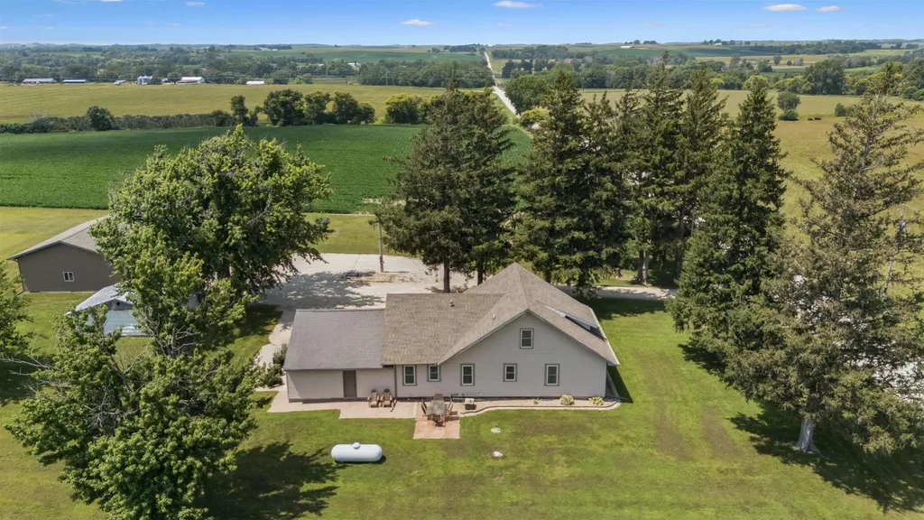 30364 250th Street Eldora IA 50627