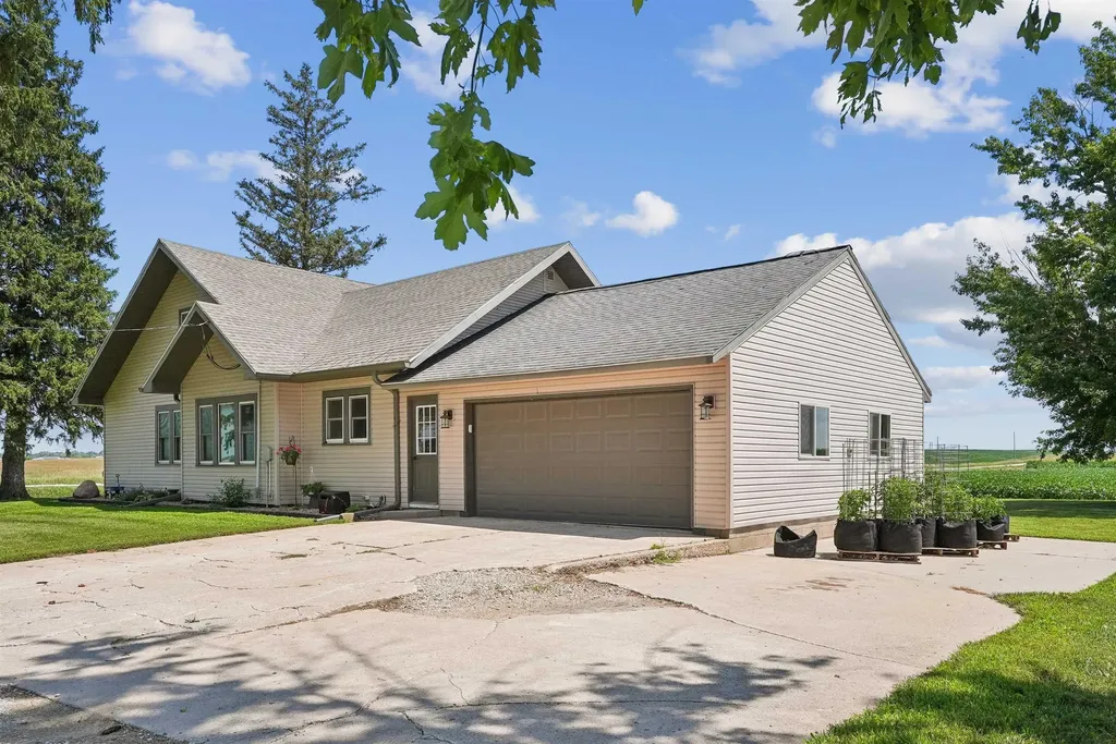 30364 250th Street Eldora IA 50627