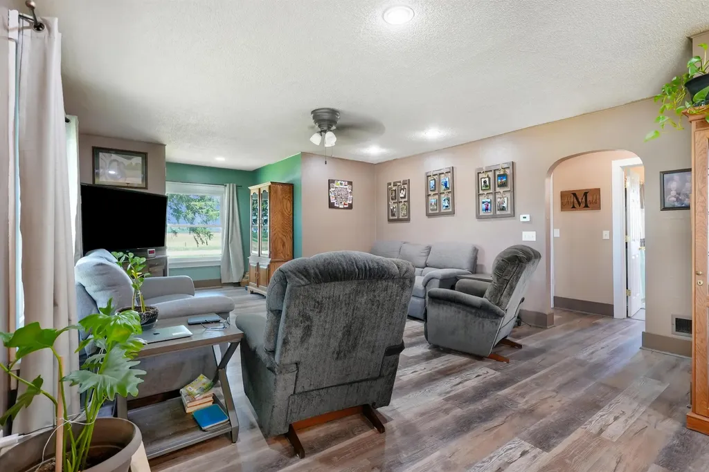 30364 250th Street Eldora IA 50627