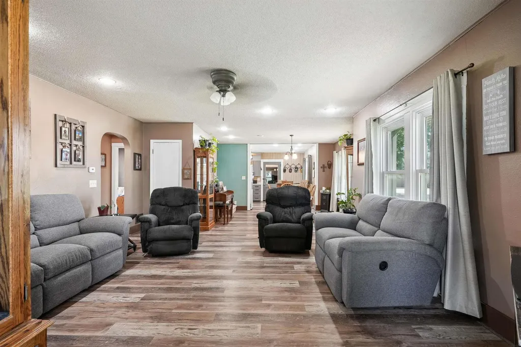 30364 250th Street Eldora IA 50627