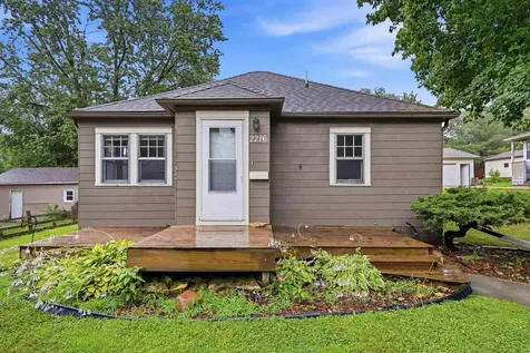 2216 Franklin Street Cedar Falls IA 50613