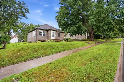 2216 Franklin Street Cedar Falls IA 50613
