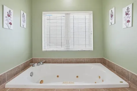 4316 Wedgewood Drive Cedar Falls IA 50613