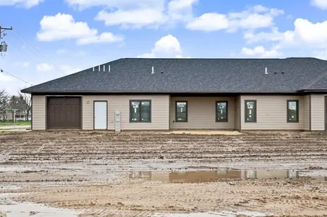 598 Lake Shore Drive Dyersville IA 52040