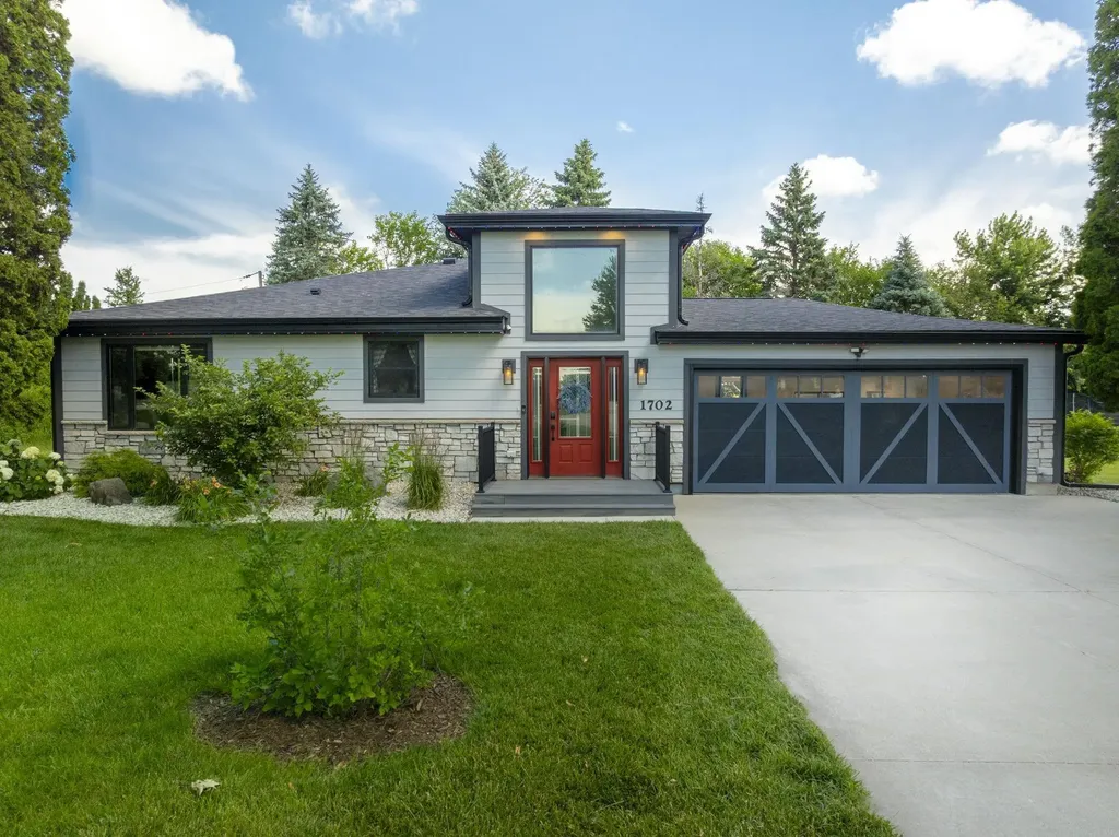 1702 NW 20th Street Waverly IA 50677