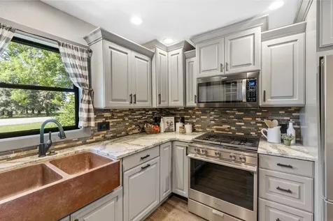 1702 NW 20th Street Waverly IA 50677