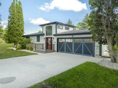 1702 NW 20th Street Waverly IA 50677