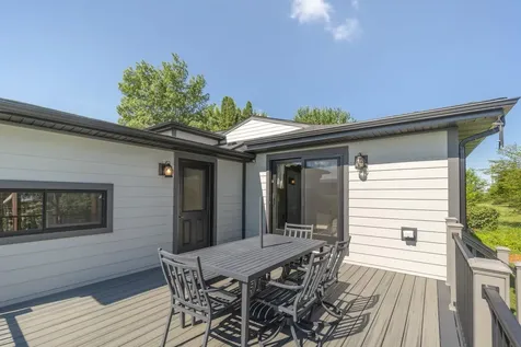 1702 NW 20th Street Waverly IA 50677