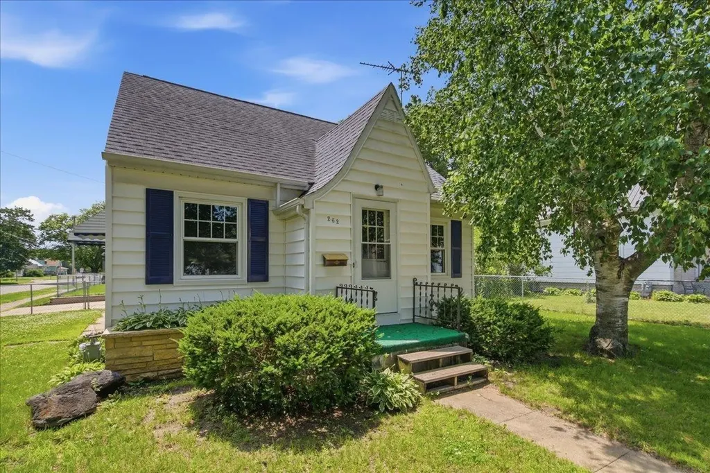 262 Cottage Grove Avenue Waterloo IA 50703