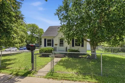 262 Cottage Grove Avenue Waterloo IA 50703
