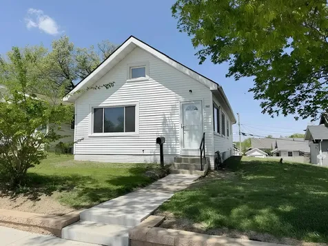 1822 SE Mt Vernon Road Cedar Rapids IA 52403