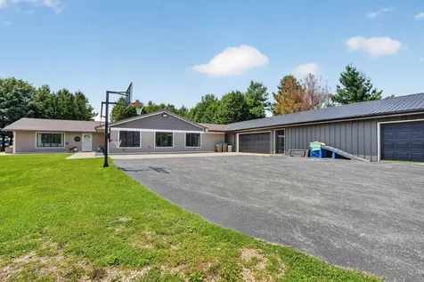 1140 300th Street Ryan IA 52330