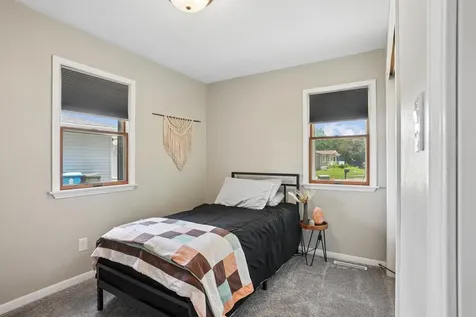 4702 Leslee Lane Waterloo IA 50701