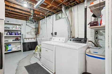 4702 Leslee Lane Waterloo IA 50701