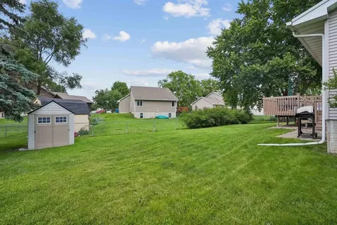 4702 Leslee Lane Waterloo IA 50701