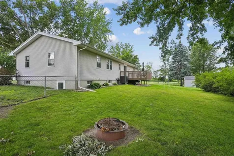 4702 Leslee Lane Waterloo IA 50701