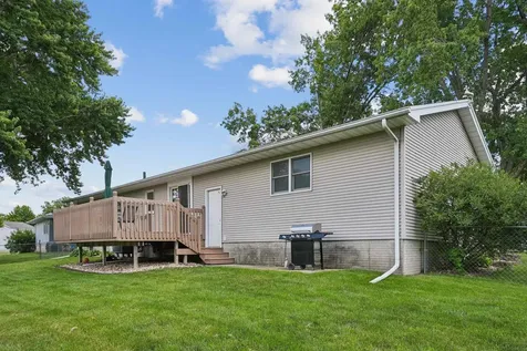 4702 Leslee Lane Waterloo IA 50701