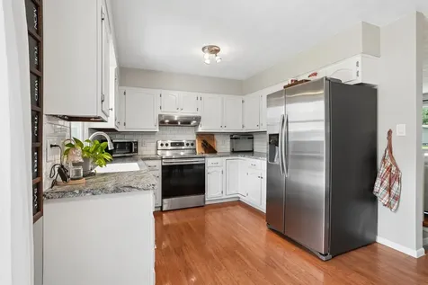 4702 Leslee Lane Waterloo IA 50701