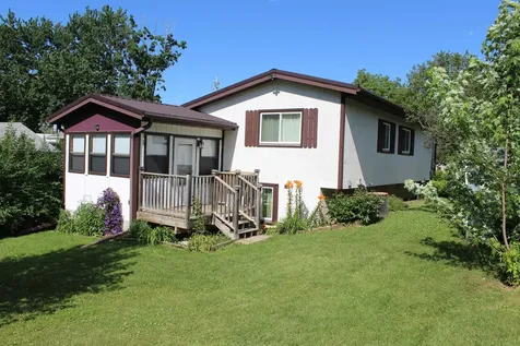 811 Beck Street Charles City IA 50616