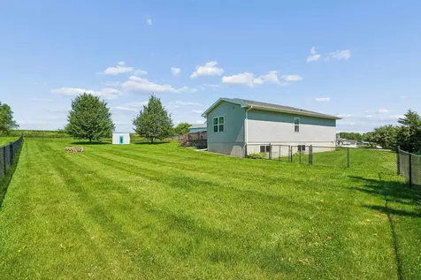 5685 Summerland Drive Waterloo IA 50701