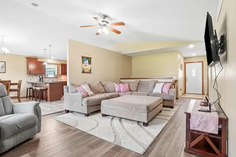 5685 Summerland Drive Waterloo IA 50701