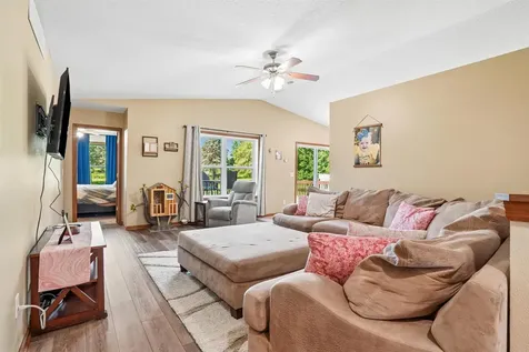 5685 Summerland Drive Waterloo IA 50701
