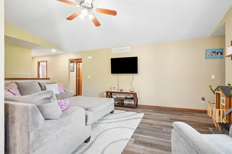 5685 Summerland Drive Waterloo IA 50701