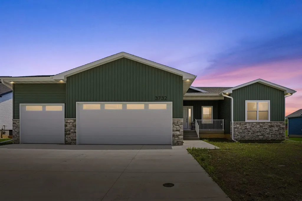 3732 Broomfield Drive Cedar Falls IA 50613