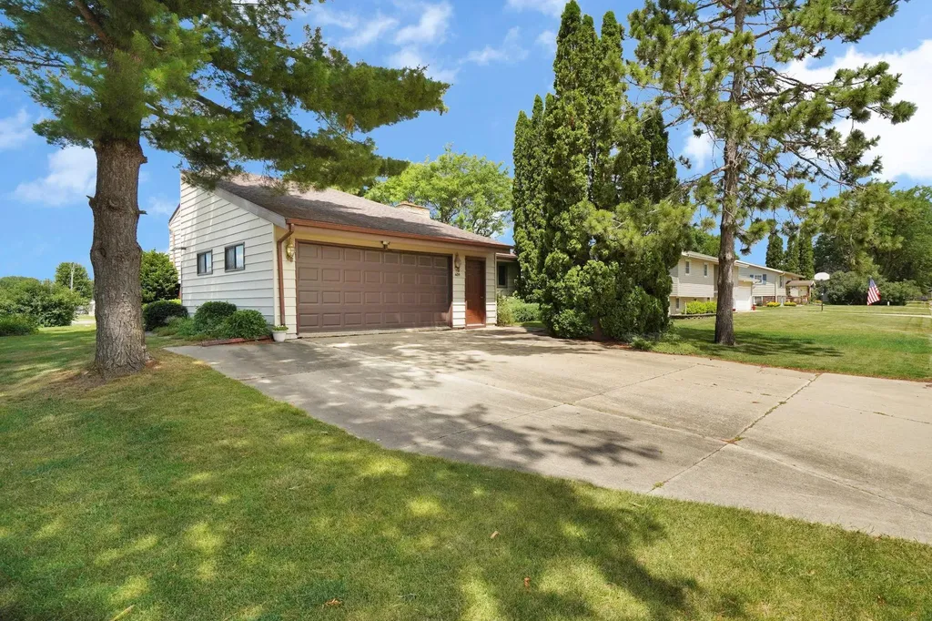 409 S 5th Avenue New Hampton IA 50659