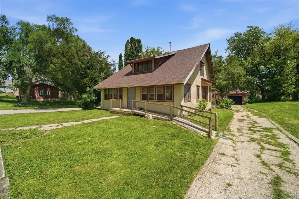 1501 11th Street Eldora IA 50627