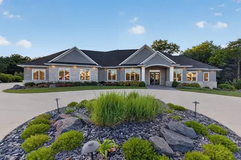 1214 Lakeshore Drive Cedar Falls IA 50613
