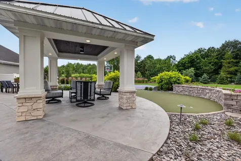 1214 Lakeshore Drive Cedar Falls IA 50613